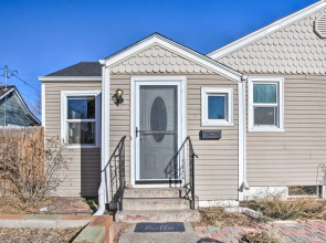 Adventure Home Base - 7 Blocks to Downtown!