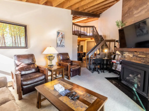 Treehouse #305, Building D by Summit County Mountain Retreats