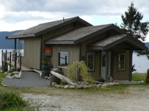 The Getaway Waterfront Cottage