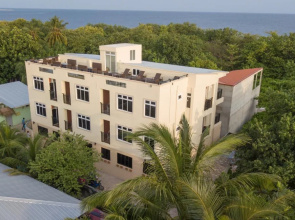 Paguro Beach Inn