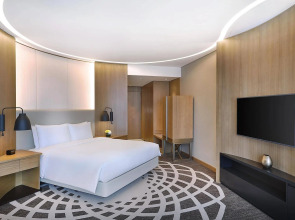 Отель Double Tree by Hilton Dubai Business Bay