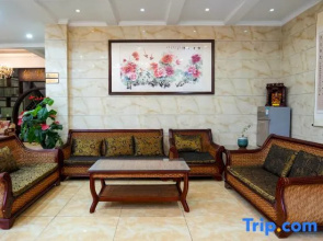 Qingqingyuan Hotel (Qingcheng Mountain High speed Railway Station)