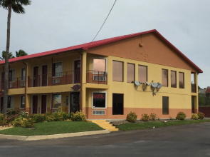 Deluxe Inn Airport