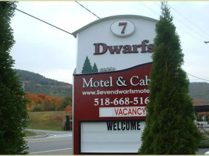 Seven Dwarfs Motel and Cabins