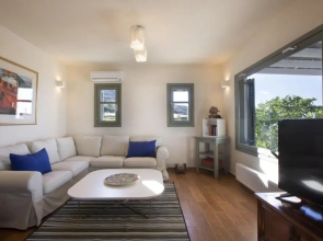 Villa Erato · Ideal family Villa for 8 - Pool, Sea Views