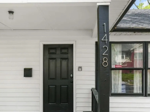 21st Street Evergreen Charm