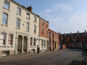 Large House - Contractors & Families & Private Parking by Comfy Workers