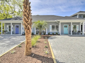 Ocean Isle Beach Home w/ Shared Lanai & Grill