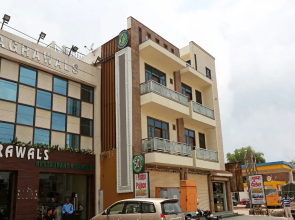 Goroomgo Pushpa Palace Mathura