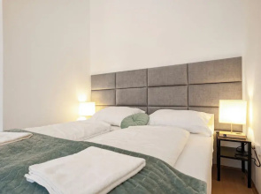 2BR Apt Near Stadthalle
