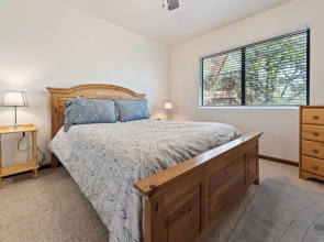 Oso Grande Lodge - Well Located Cabin With A Lake And Ski Slope View! Ping Pong And Foosball Table! 5 Bedroom Home