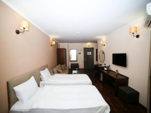 Отель Corner Inn