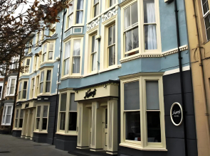 Harry's Hotel, Bar & Bistro