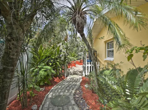 Cape Coral Home w/ Yard < 1 Mi to Dtwn!