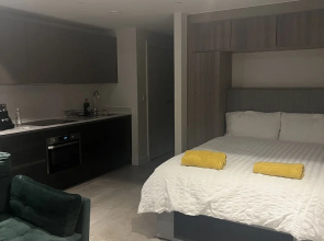 Beautiful Apartment With Excellent Water View