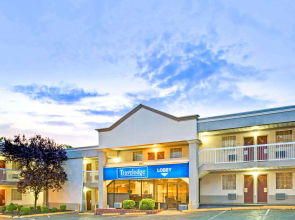 Travelodge by Wyndham Silver Spring