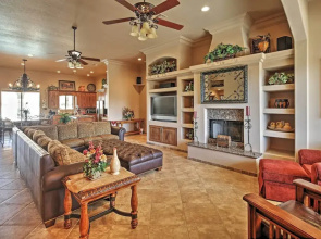 < 2 Mi to Lake Havasu: Spacious Home w/ Patio!