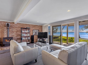 Sandranch, 123 Foreshore Drive