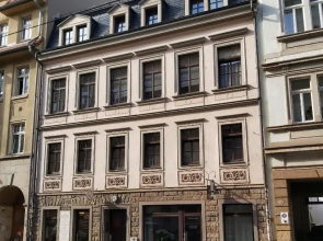City-Ferienwohnungen-Dresden & Cottage im Garten - zentral in der Neustadt Louisenstrasse