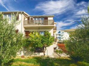 Amazing Apartment in Podstrana With 3 Bedrooms and Wifi
