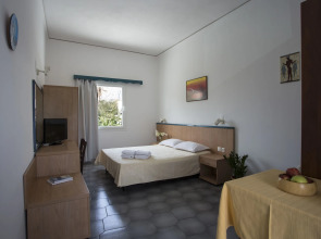 Romani Studios Perissa