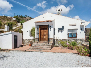 Spacious Cottage With Private Pool and Beautiful Views of Mountains and sea
