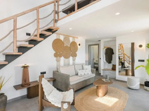 Acro Caldo Suites