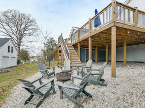 Lake Days & Fireside Nights! Updated Burnside Home