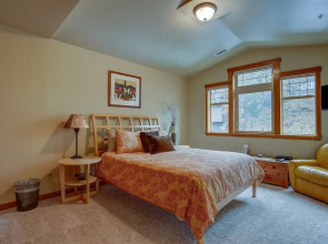 Three Rivers 3 Bedroom Home by RedAwning