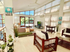 Spacious Trendy Villa At Metro Country Club