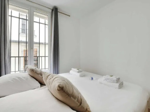 Urban Chic Apartment in Central Paris