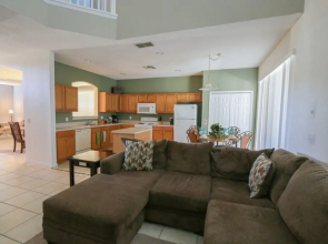 Exclusive 7 Bedroom Pool In Resort Community Condo