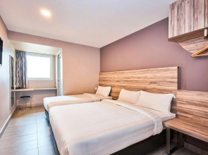 Ibis Budget Singapore Crystal