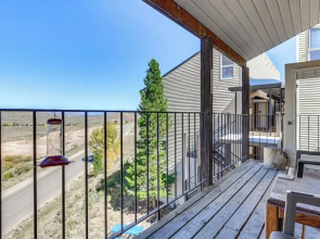 Walk to Ski Lift & Hiking: Granby Ranch Condo!