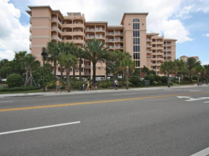 206 Harborview Grande