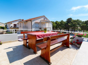 Say Close to Center and Beach 6 Kd