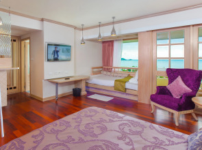 Diamond Cliff Resort & Spa, Patong Beach