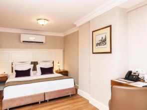 Meroddi La Porta Hotel