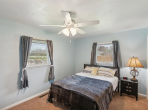 Elkhart Haven: Cozy Family Retreat 3 Bedroom Home by RedAwning
