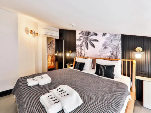 Отель Luff Suites