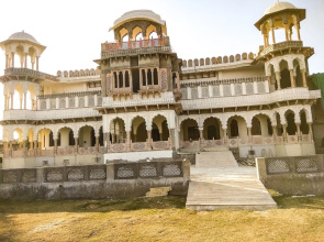 Aaram Bagh-Pushkar Villa