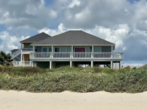 Serendipity Shore 3 Bedroom Home by RedAwning