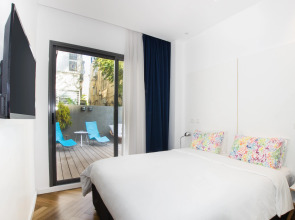 Sea Side by Zvieli Hotels