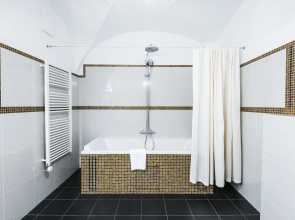 Golden Well Hotel