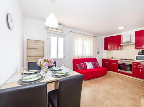 Nice Apartment in Zdrelac With Wifi, 2 Bedrooms and Outdoor Swimming Pool
