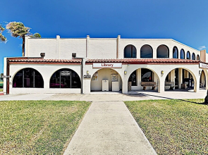 Bayside Getaway: Pools, Tennis, Golf, Private Dock 1 Bedroom Home