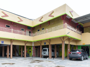 RedDoorz Syariah near Jalan A Yani KM 8 Citraland