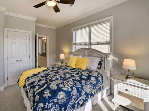 Ocean Club Condo w/ Community Pool & Hot Tub