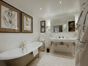 Schlosshotel Berlin By Patrick Hellmann