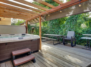 Updated Ranch Apartment w/ Deck - 9 Mi to Downtown